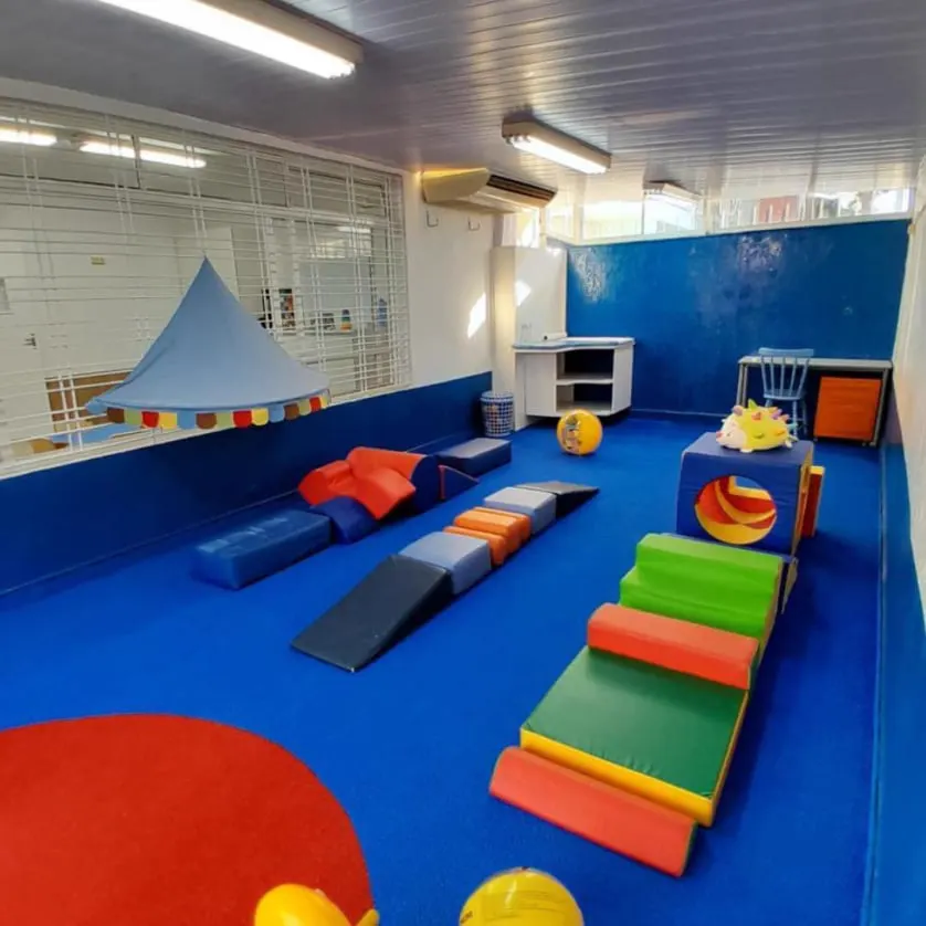 Sala de estimulação com módulos de espuma